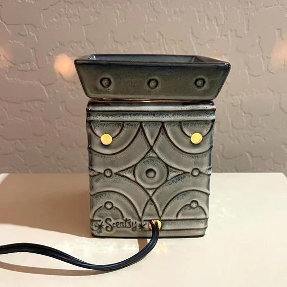 Scentsy Wax Melt Warmer Lenox Square Candle Fragrance Retired - Picture 2 of 11